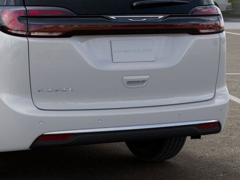 New 2027 Chrysler Pacifica Select FWD image 13