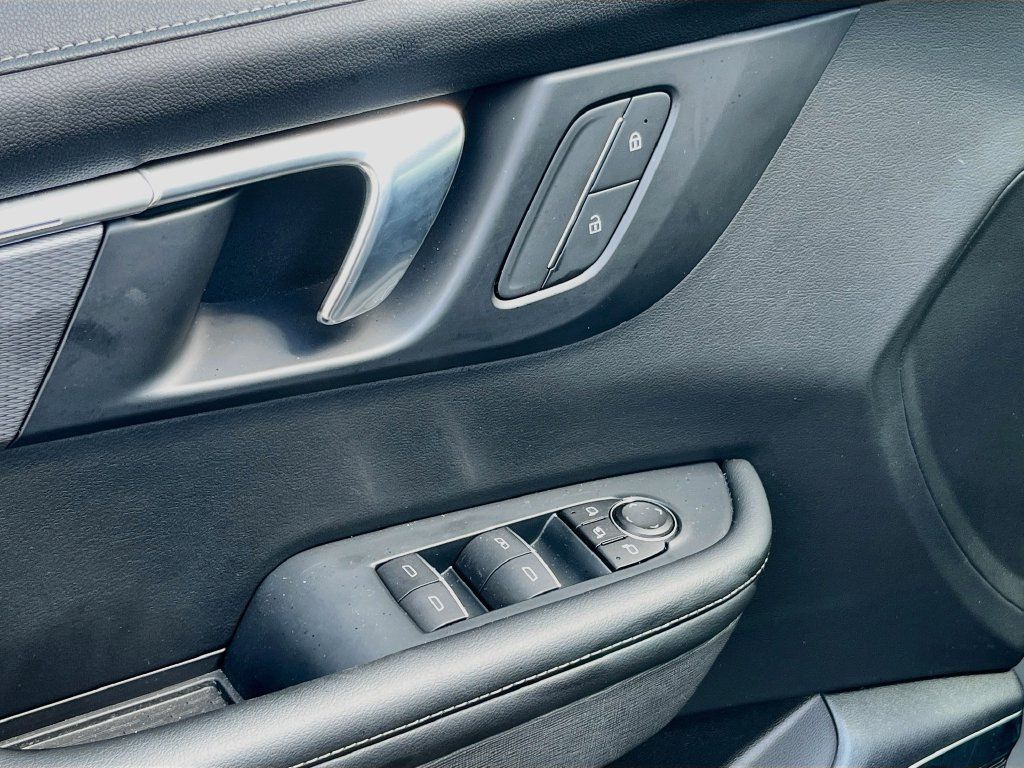 Used 2025 Buick Enclave Sport Touring FWD image 18
