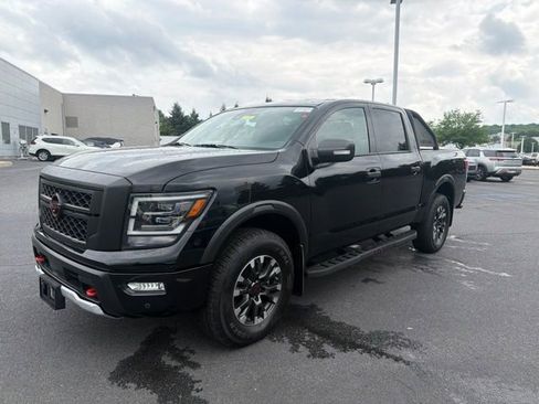 Used 2023 Nissan Titan PRO-4X w/ Pro-4x Convenience Package AWD/4WD image 3