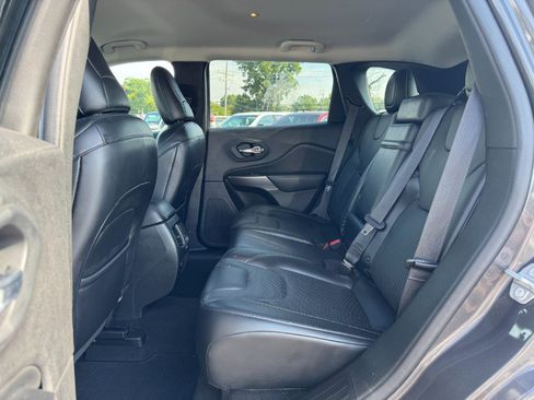Used 2019 Jeep Cherokee Limited AWD/4WD image 16