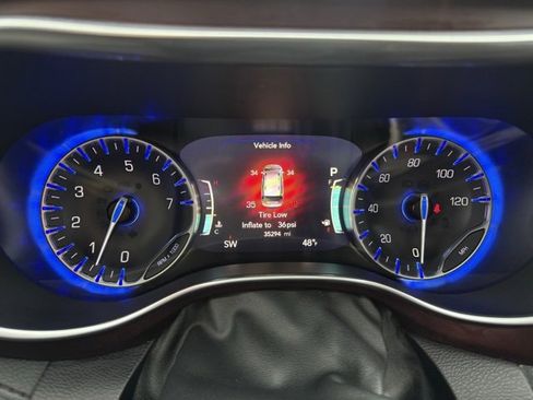 Used 2020 Chrysler Pacifica Limited image 10