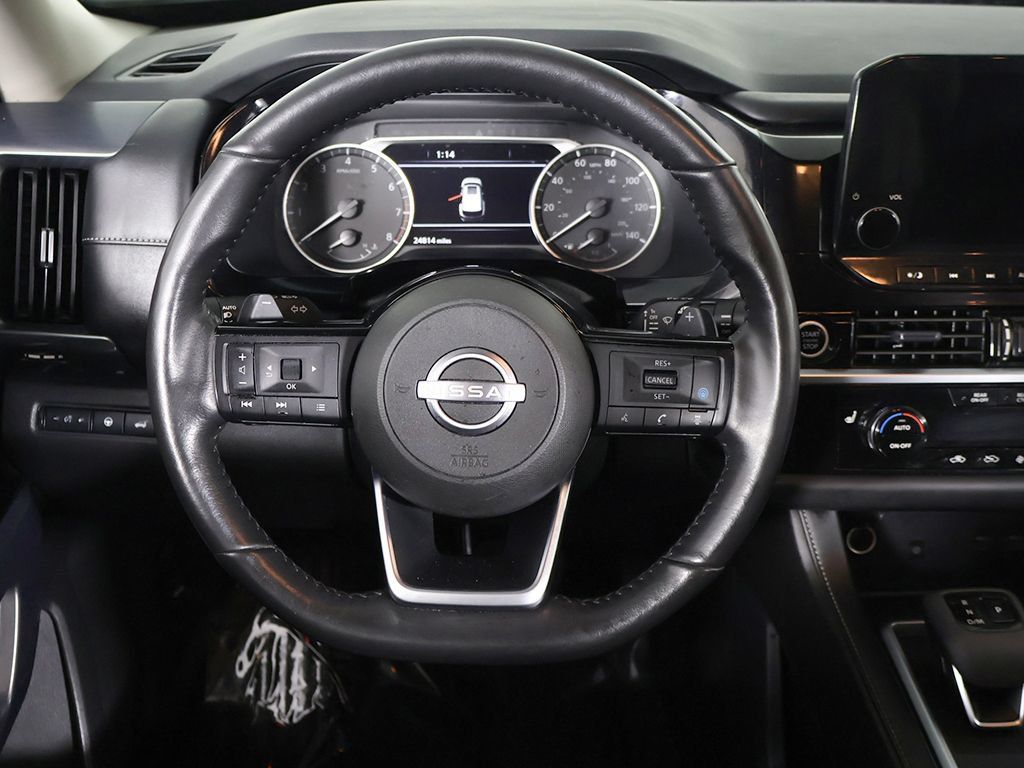 Used 2024 Nissan Pathfinder SL AWD/4WD image 39
