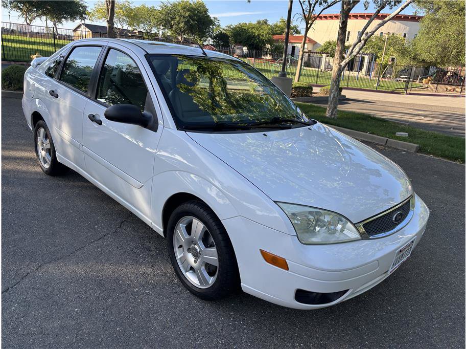 Used 2005 Ford Focus SES FWD image 3