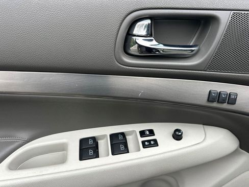 Used 2013 INFINITI G37 Journey w/ Premium Pkg image 12