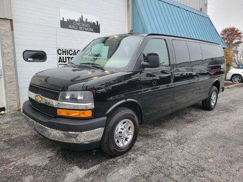 Used 2017 Chevrolet Express 3500 LT w/ LT Preferred Equipment Group image 2