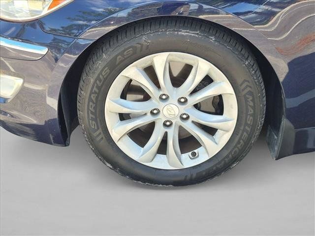 Used 2012 Hyundai Genesis 3.8 RWD image 16