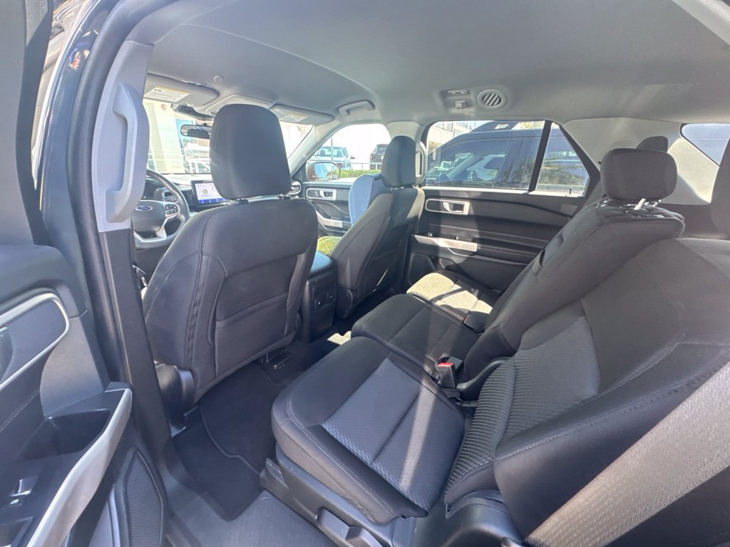 Used 2024 Ford Explorer XLT RWD image 3