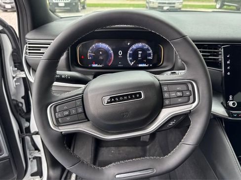 Used 2024 Jeep Wagoneer Series II w/ Convenience Group I AWD/4WD image 16