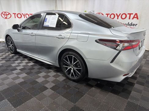 Used 2023 Toyota Camry SE image 4