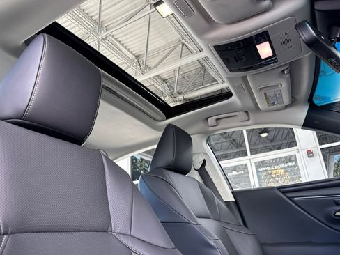 Certified 2025 Lexus ES 300h w/ Premium Package FWD image 20