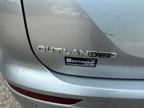 Used 2024 Mitsubishi Outlander SE FWD image 10