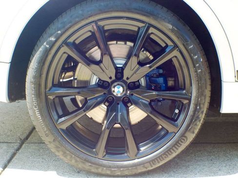 Used 2024 BMW X7 xDrive40i w/ M Sport Package AWD/4WD image 59