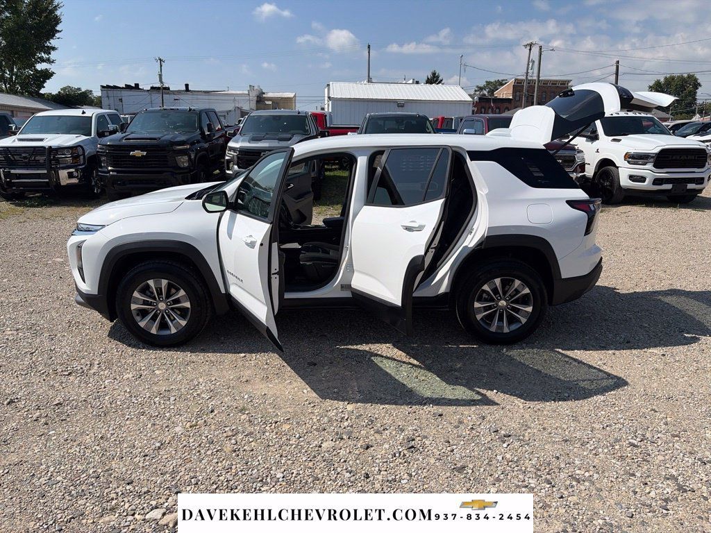 Used 2025 Chevrolet Equinox LT AWD/4WD image 24