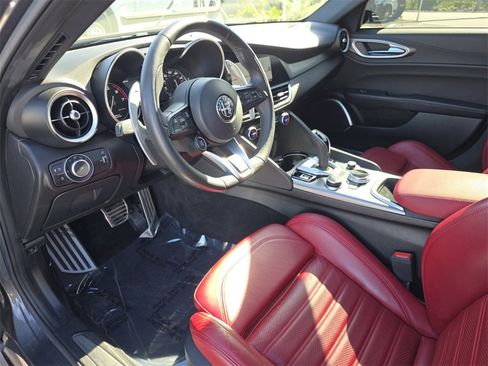 Used 2022 Alfa Romeo Giulia Veloce image 23