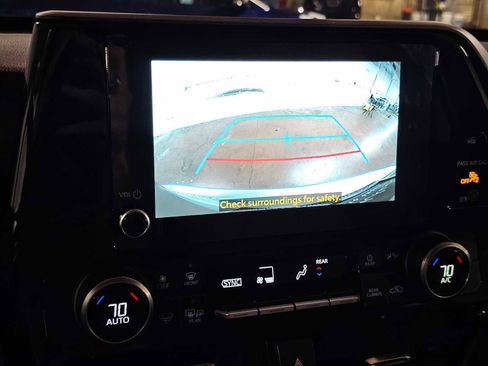 Used 2023 Toyota Highlander LE image 32