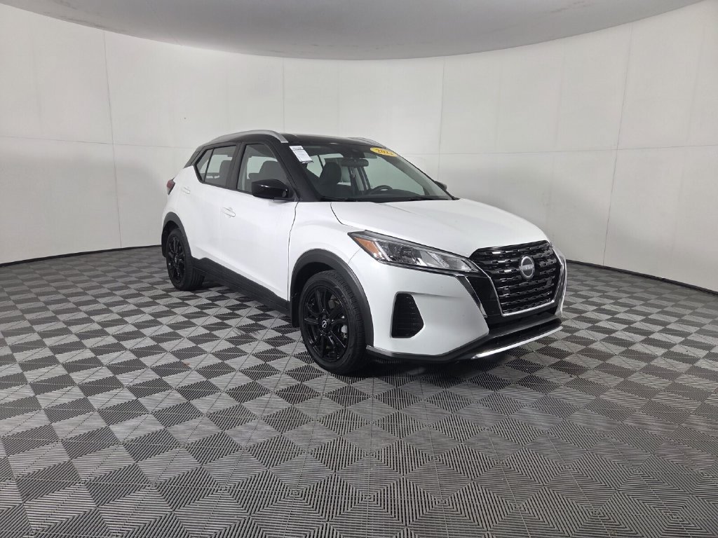 Used 2022 Nissan Kicks SV FWD image 3