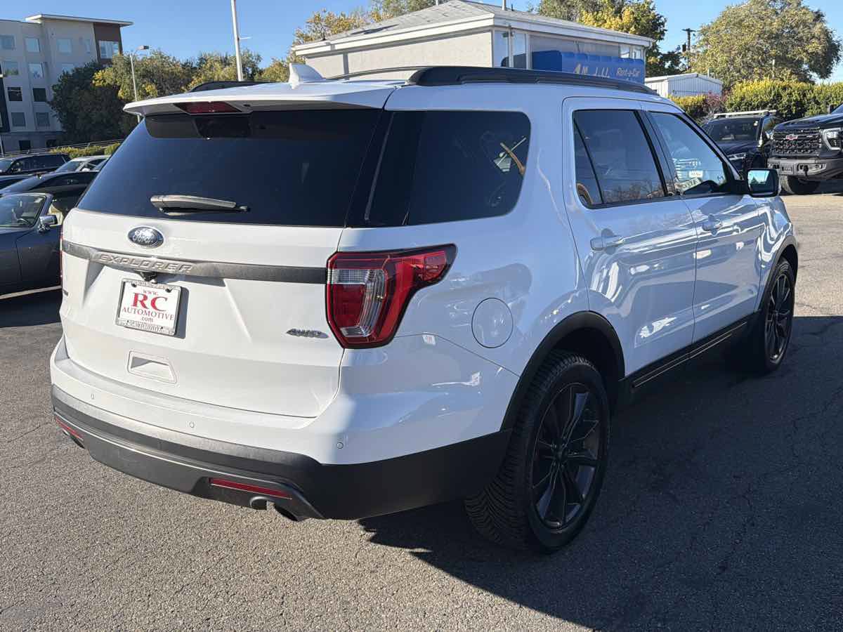 Used 2017 Ford Explorer XLT w/ Equipment Group 202A AWD/4WD image 5