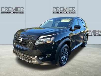 New 2025 Nissan Pathfinder SV w/ Black Appearance Package