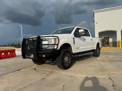 Used 2017 Ford F250 XLT w/ XLT Premium Package AWD/4WD image 2