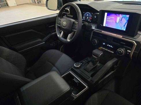 Certified 2025 Toyota Tacoma SR5 w/ SR5 Upgrade Package AWD/4WD image 28