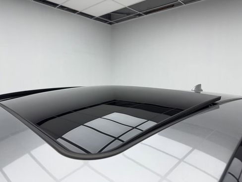 Used 2022 Genesis GV70 3.5T Sport image 18