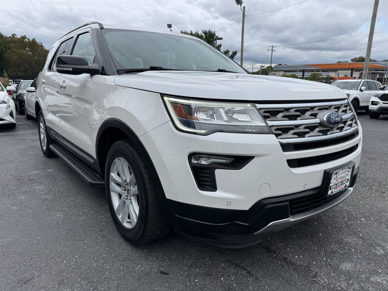 Used 2018 Ford Explorer XLT w/ Equipment Group 202A AWD/4WD image 3
