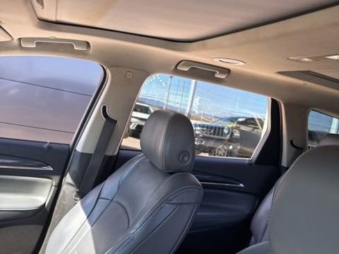 Used 2018 Buick Enclave Essence image 12