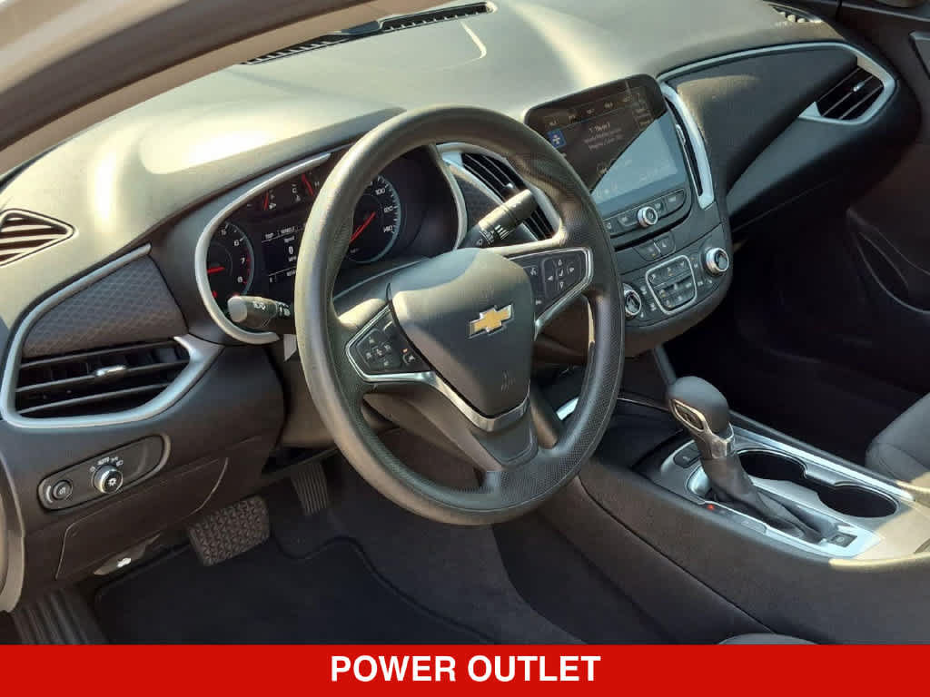 Used 2024 Chevrolet Malibu LT FWD image 2