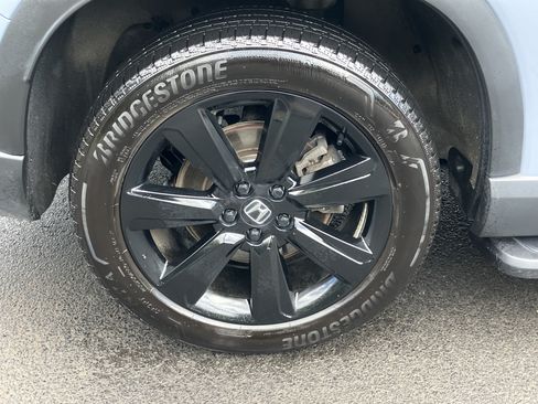 Certified 2025 Honda Pilot Black Edition image 13