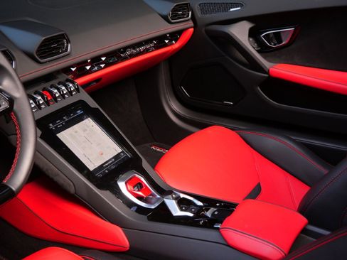 Used 2021 Lamborghini Huracan EVO image 12