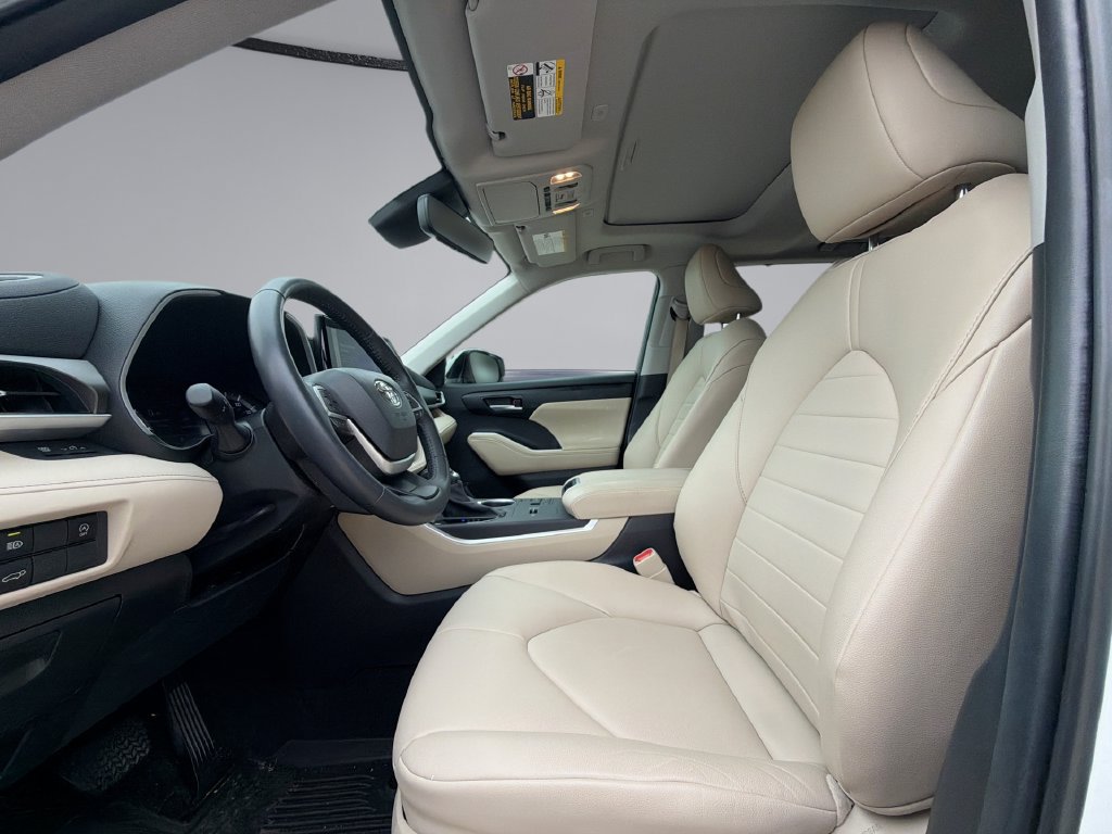 Used 2023 Toyota Highlander XLE FWD image 30
