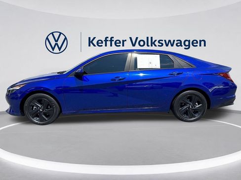 Used 2023 Hyundai Elantra Blue FWD image 2