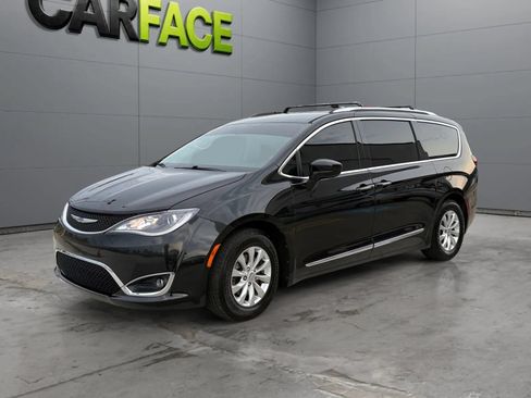 Used 2019 Chrysler Pacifica Touring-L FWD image 5