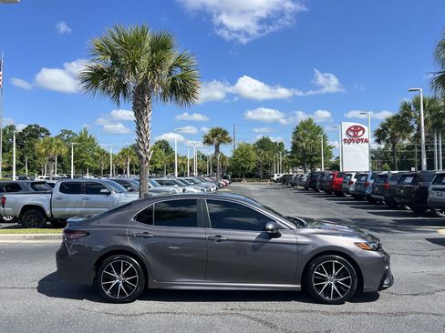 Used 2023 Toyota Camry SE FWD image 11