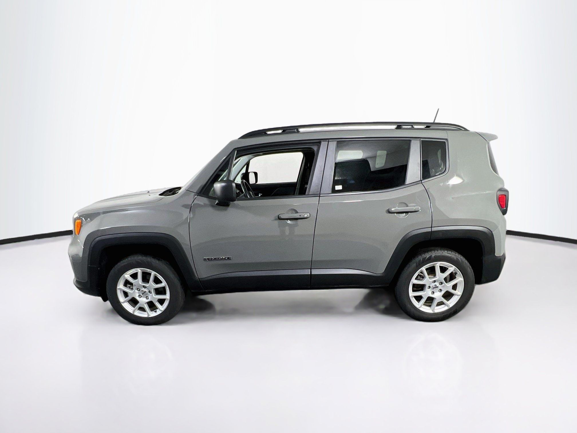 Used 2022 Jeep Renegade Latitude w/ Convenience Group AWD/4WD image 8