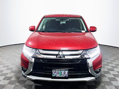 Used 2018 Mitsubishi Outlander SE image 3