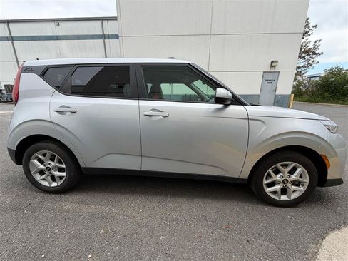 Used 2020 Kia Soul S FWD image 16