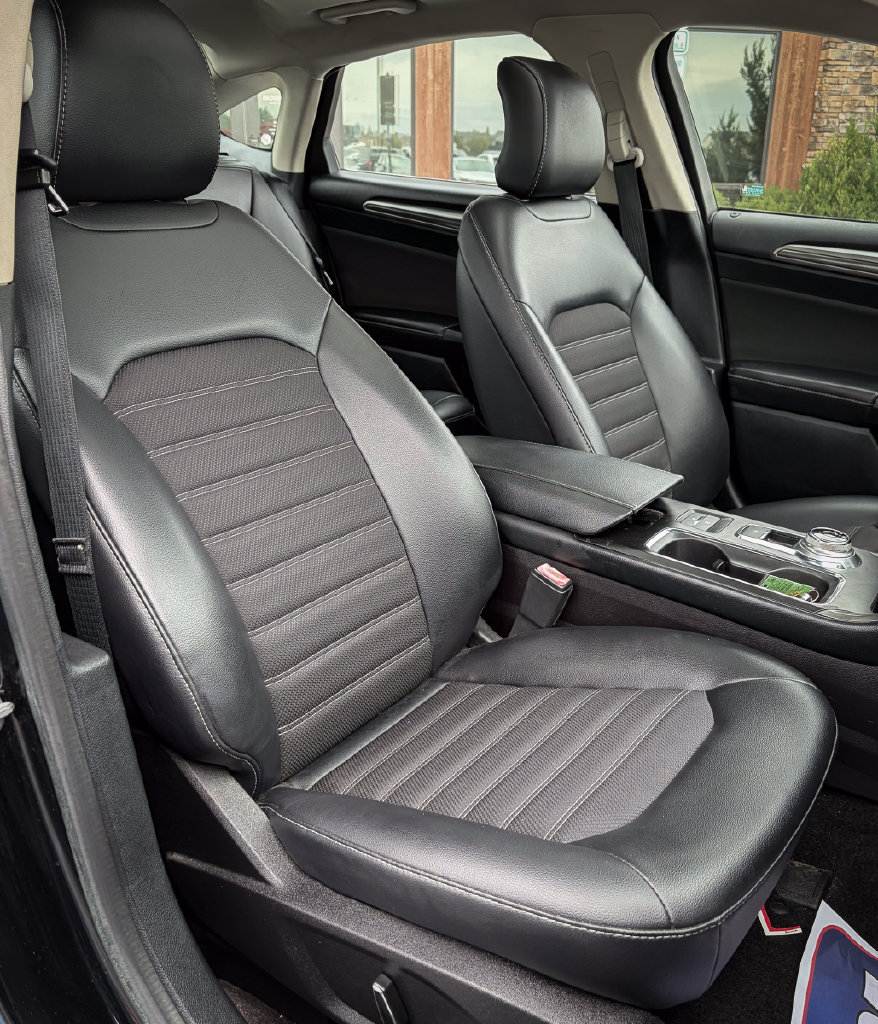 Used 2017 Ford Fusion SE w/ Equipment Group 601A FWD image 23