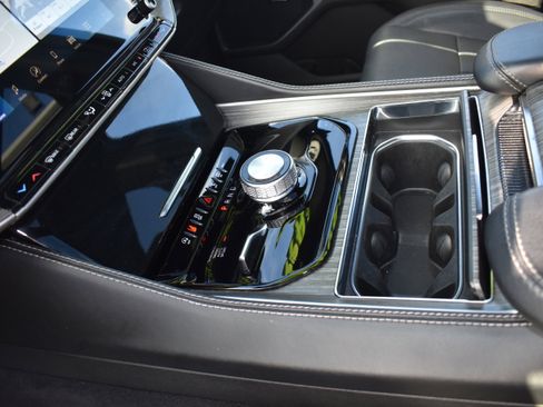 Used 2024 Jeep Wagoneer L Series II w/ Premium Group I image 23