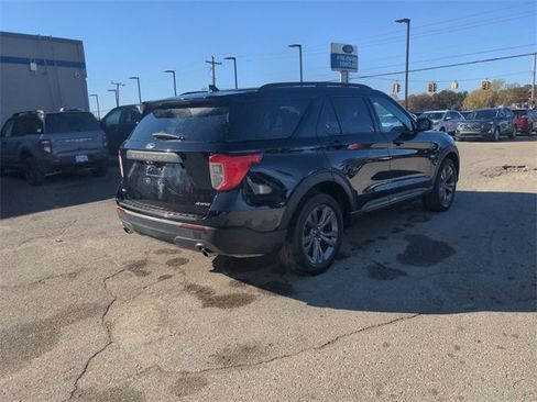 Certified 2022 Ford Explorer XLT w/ Equipment Group 202A image 5