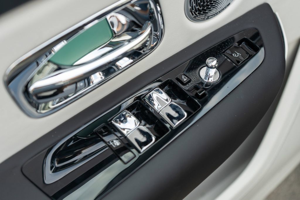New 2027 Rolls-Royce Cullinan Black Badge AWD/4WD image 12