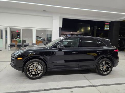 Used 2020 Porsche Cayenne Turbo image 3