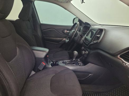 Used 2020 Jeep Cherokee Latitude w/ Cold Weather Group AWD/4WD image 21