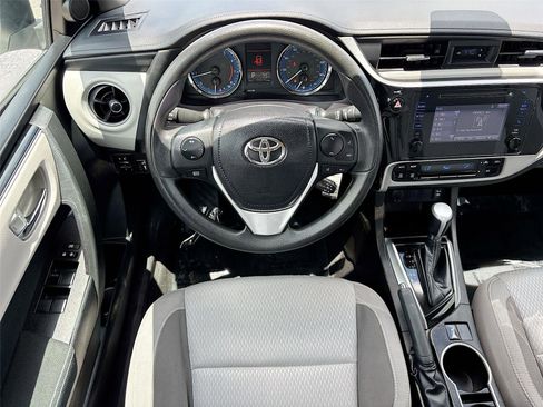 Used 2018 Toyota Corolla LE FWD image 20