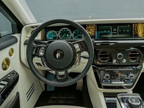 Used 2024 Rolls-Royce Phantom Sedan image 82