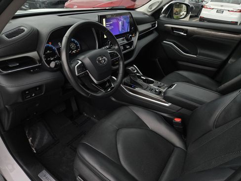 Used 2023 Toyota Highlander Limited image 8