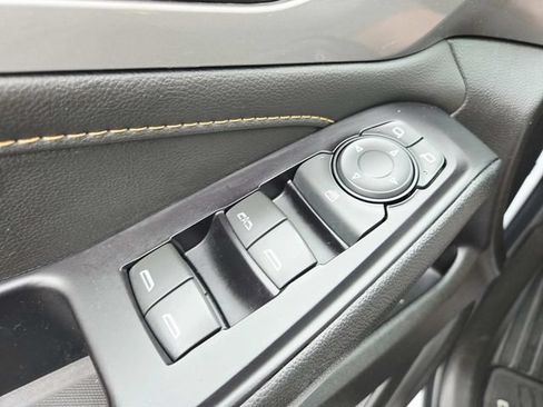 Used 2020 Chevrolet Traverse LT FWD image 32
