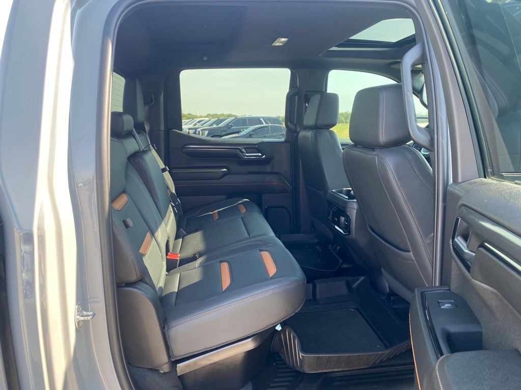 Used 2024 GMC Sierra 1500 AT4 w/ Technology Package AWD/4WD image 13