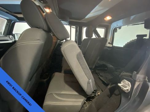 Used 2017 Jeep Wrangler Unlimited Rubicon w/ Connectivity Group AWD/4WD image 12
