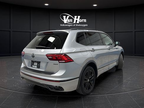 Used 2022 Volkswagen Tiguan SE R-Line AWD/4WD image 3